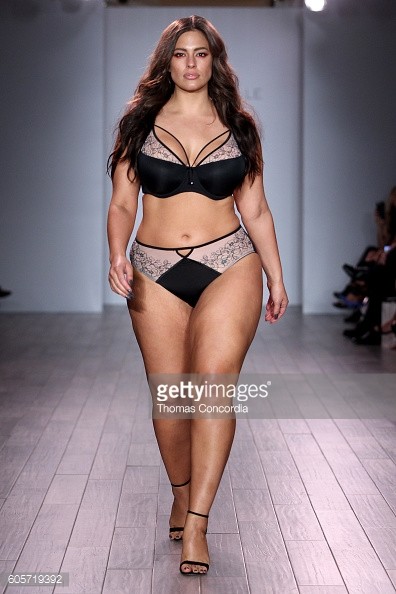 海外 グラマラス ファッションモデル　Ashley_Graham　乳首スケスケ セクシーイメージ動画