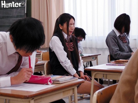 「漏らすよりはマシ！」学校の男子トイレで女子が立ちション！？　広瀬うみ