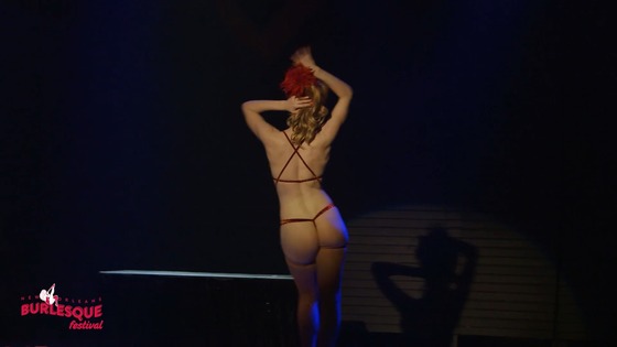 【バーレスク】セクシードレスの美女がストリップダンス！！【YouTube動画】