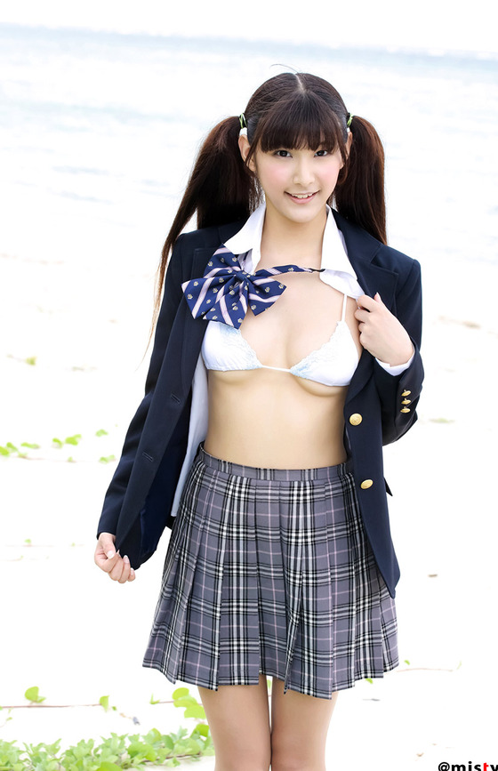 巨乳グラドルの新星 ”彩川ひなの”ちゃん画像