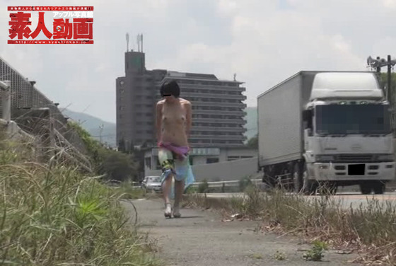 【投稿動画】 ジャパニーズ・ストリーキング!!ところ構わずハダカを晒す変態妻が我慢できずに幹線道路脇でSEX　【素人動画アップル写真館】