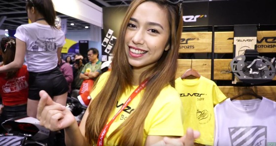 彭美詩ちゃん、バイクに跨るお尻がセクシー！！