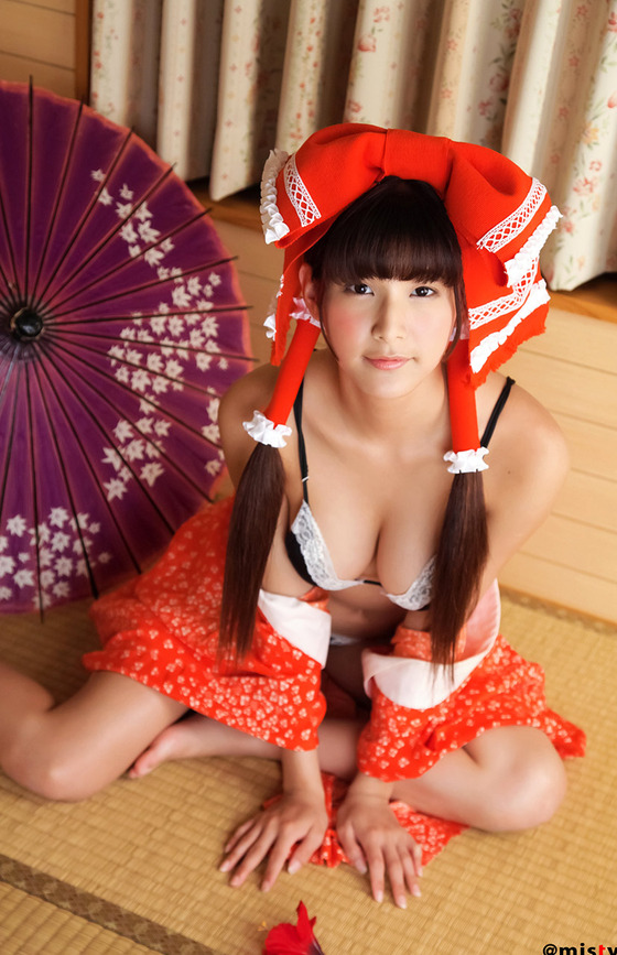 巨乳グラドルの新星 ”彩川ひなの”ちゃん画像