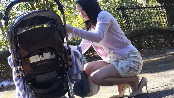 家族に内緒で恥ずかし行為を世間に晒す 見世物母乳ママ