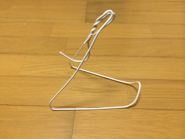 ハンガーでipadのスタンドを作る Ipadとiphoneで教師の仕事をつくる