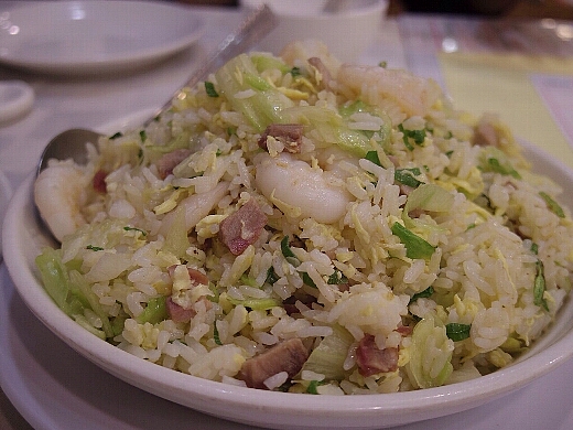 海鮮炒飯もオーダー。エビがプリプリで大きい!当然美味いw