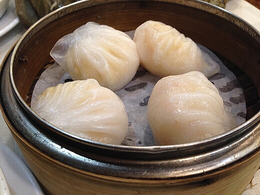 エビ餃子もオーダー。香港飲茶では定番だね!当然美味いw