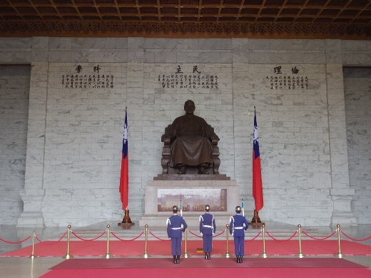 中正記念堂(蒋介石像)