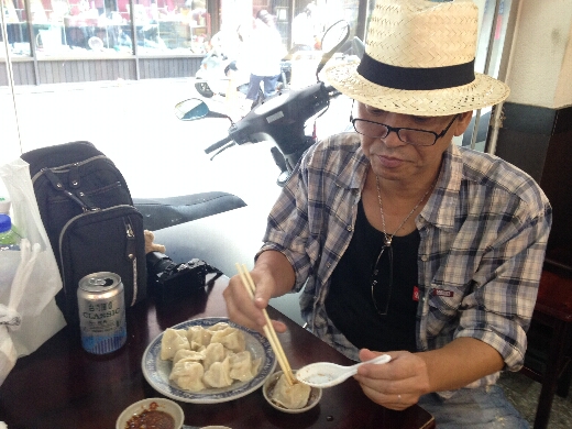 豪季水餃専売店(台北車站店)では水餃子と酸辣湯を堪能!餃子大好きなおいらとしてはココはガッツリと!ってことで、水餃子を35個もオーダー!どんどん運ばれてきますw
