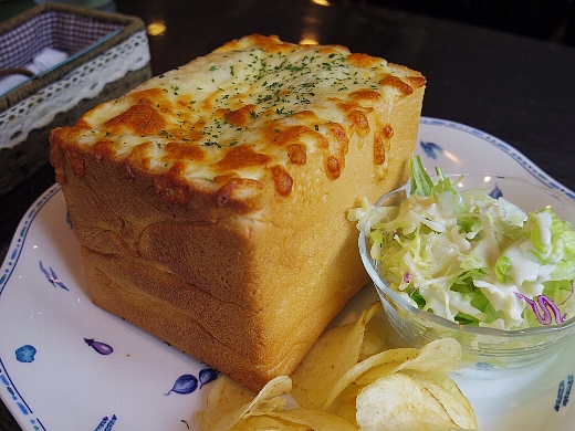 これが話題のパングラタン!確かにインスタ映えする一品ですねぇ!てか、ひとりじゃ食べきれないよこれw