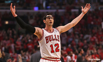 kirk-hinrich-arms-up