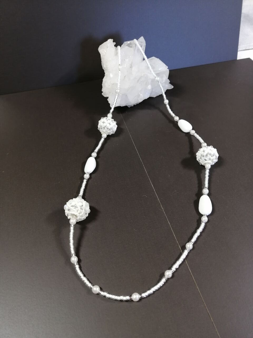 マクラメジュエリーlesson50 巻き結びボールのロングネックレス 小手毬 Capella マクラメとうさぎとねこ