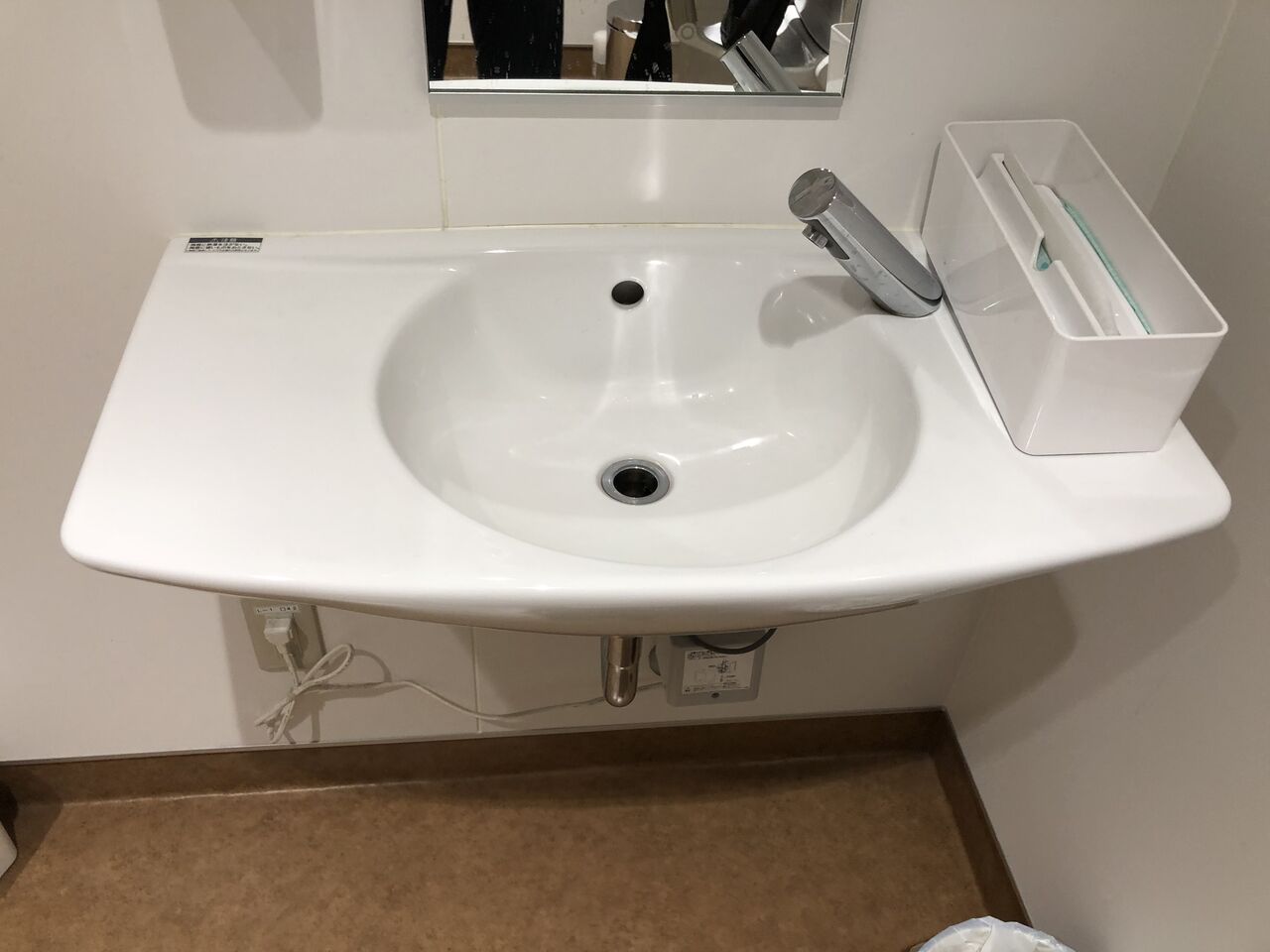 オートバックス西尾店1F : 愛知県トイレ探索記 オートバックス西尾店1F : 愛知県トイレ探索記