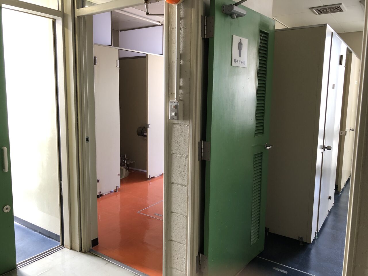 女子トイレ　１F 