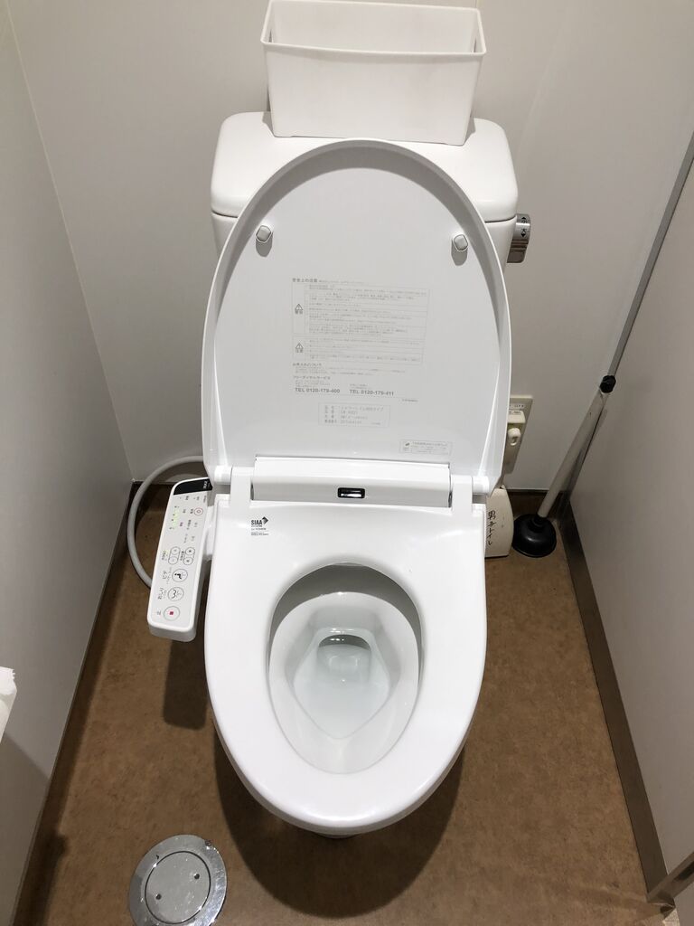 オートバックス西尾店1F : 愛知県トイレ探索記 オートバックス西尾店1F : 愛知県トイレ探索記