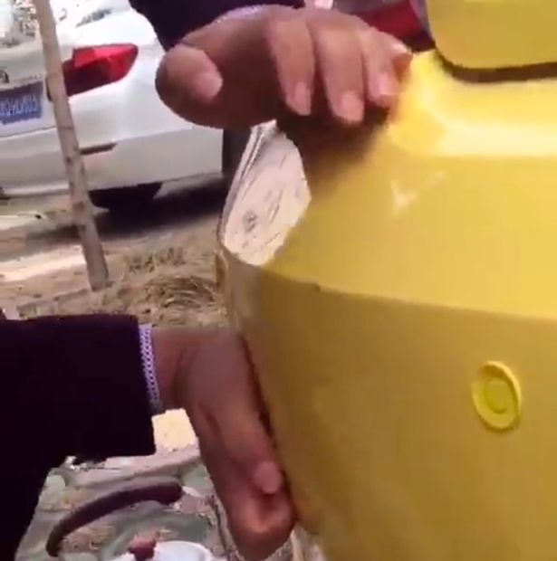 画像 車のへこみを一瞬で治す画期的な方法が話題に カー速 ２ｃｈ車 バイク情報まとめブログ