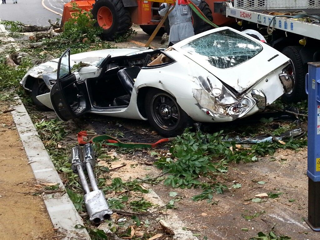 貴重な00gtが倒木の下敷きになり廃車 カー速 2ch車 バイク情報まとめブログ 貴重な00gtが倒木の下敷きになり廃車 カー速 2ch車 バイク情報まとめブログ
