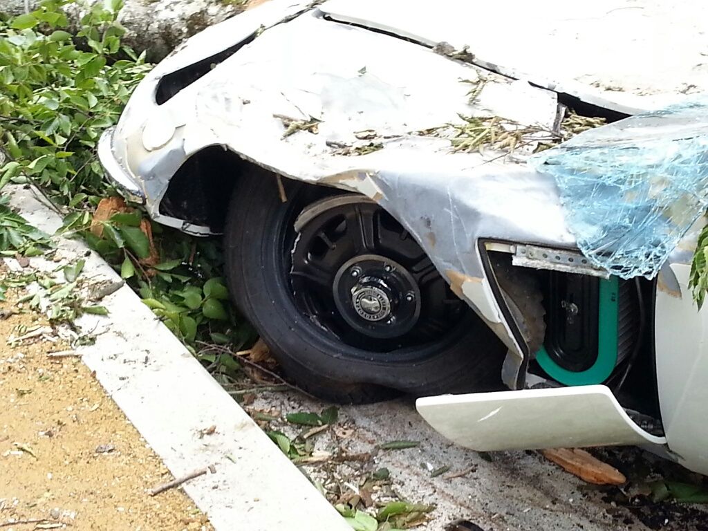 貴重な00gtが倒木の下敷きになり廃車 カー速 2ch車 バイク情報まとめブログ 貴重な00gtが倒木の下敷きになり廃車 カー速 2ch車 バイク情報まとめブログ