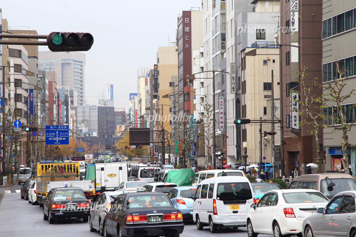 東京、車で走りづらすぎる　これ普通に事故るだろ