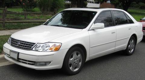 03-04_Toyota_Avalon_