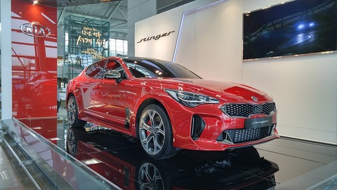 1200px-KIA_STINGER_201706_01