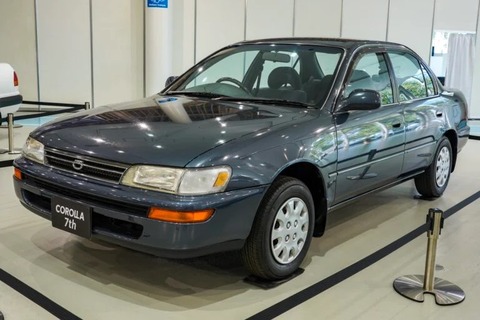 Toyota_Corolla_E-AE100-AEMBK_front_side-768x512