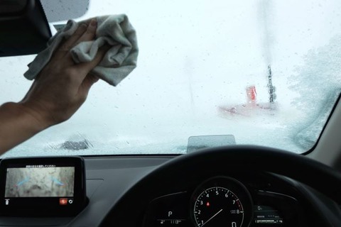 windshield-cleaning-free-001