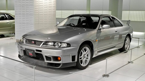 303_Nissan_Skyline_R33_-960x536