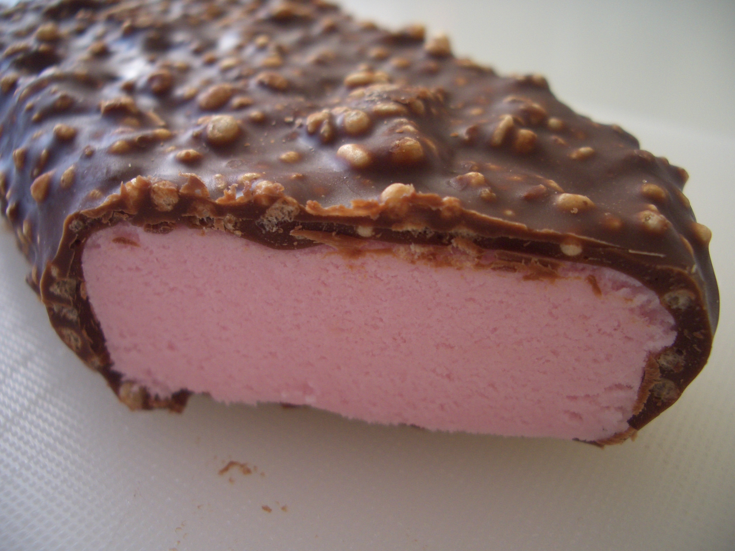 Crunky クランキーアイスバー 練乳いちご Gelateria Carabe