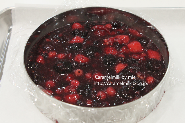 ミックスベリーのチョコレートチーズケーキよこ (4)650×433