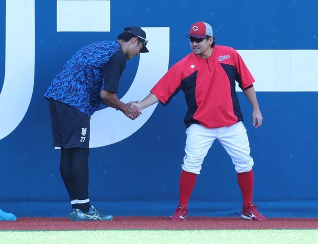 DeNA藤浪が広島カープ選手に挨拶_03