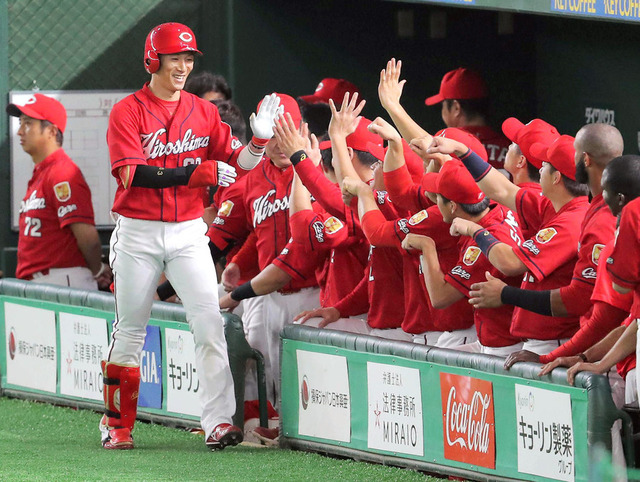 カープ西川龍馬先頭打者ホームラン月間記録更新