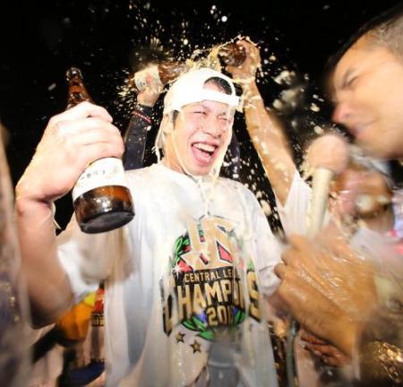 ヤクルト優勝ビールかけ