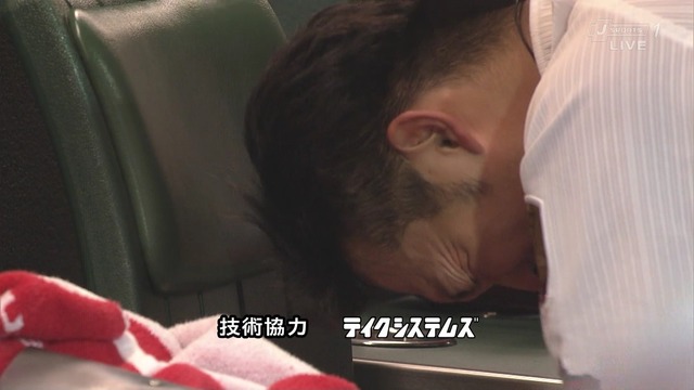 鈴木誠也ベンチ頭突き (1)