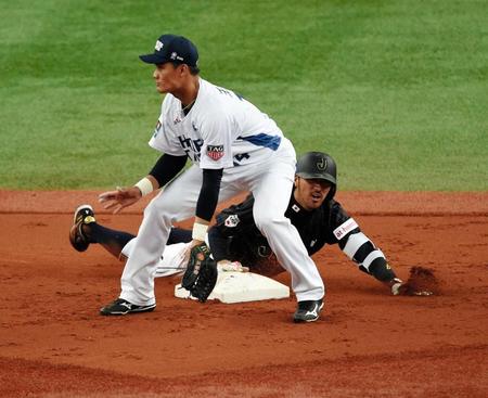 侍ジャパン菊池涼介連続ヘッドスライディング_03