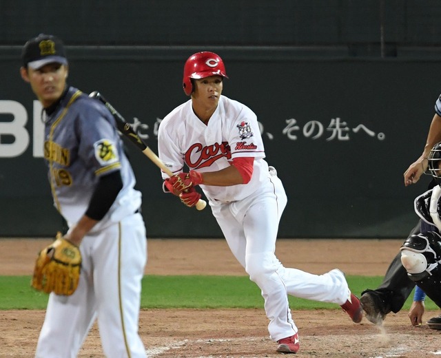 カープ曽根海成、今季初ヒット&初盗塁!トリックプレー (3)