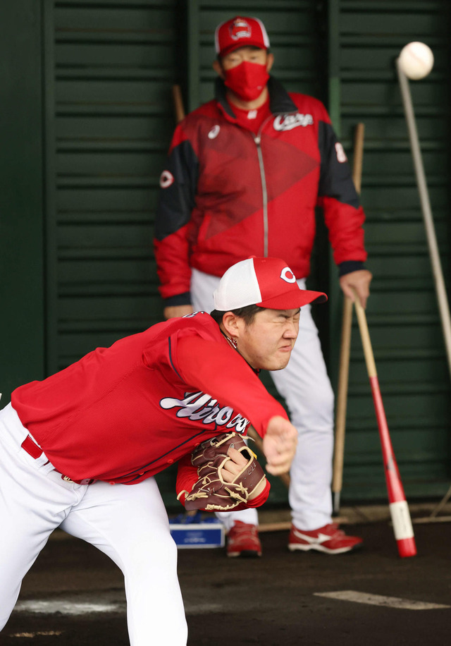 カープドラ5松本竜也に佐々岡監督がカーブ伝授