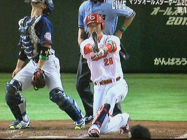 新井空振りポーズ