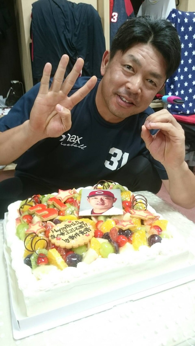 カープ石原慶幸新井さん誕生日ケーキ