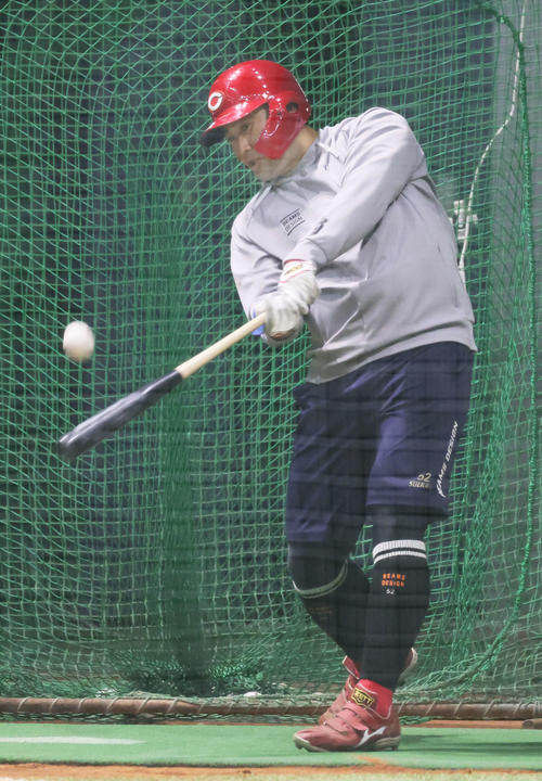 カープ末包が左膝痛でリタイア1号