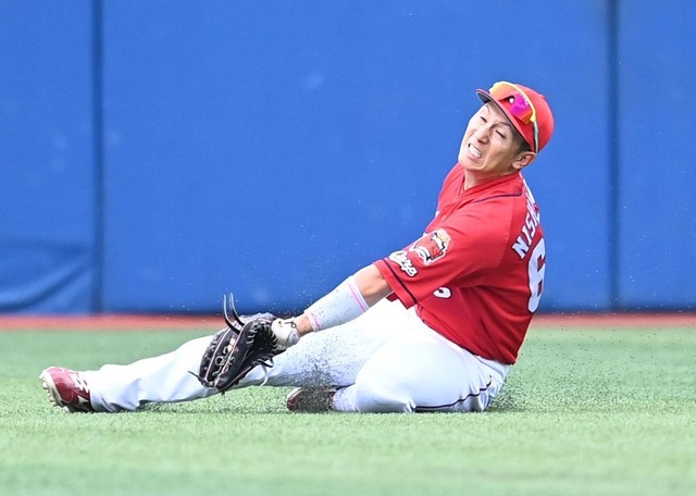 広島dena戦で謎の誤審 西川龍馬のスライディングキャッチがワンバンで審判混乱 リクエストで判定覆り両チームファンも混乱ｗｗｗ 広島東洋カープまとめブログ かーぷぶーん