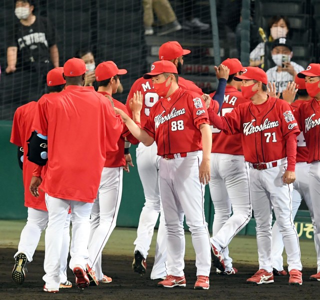 佐々岡監督は“日替わり守護神”を明言