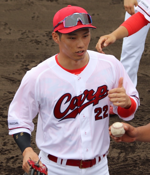 カープ中村奨成が外野手で実戦復帰