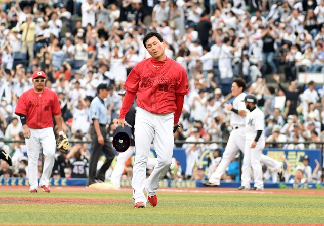 カープ新井監督、サヨナラ負けも栗林は責めず「仕方ない。勝ち負けはつくけど一喜一憂せずに」【監督談話】