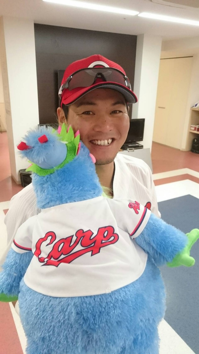小窪哲也3年ぶりホームラン (1)
