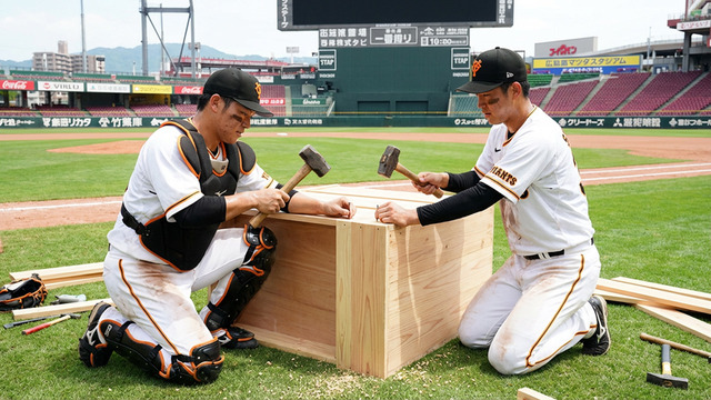 広島巨人戦で大城＆佐々木が『タンス』を作る_2
