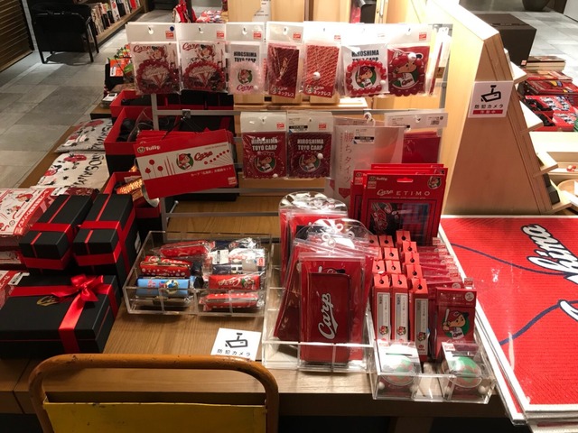広島蔦屋書店_広島カープ_ウィンドウペイント_11