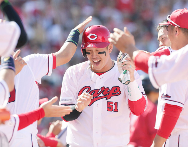 カープ小園、ヤクルト高梨から先制2点タイムリー！燕戦マツダスタジアム全勝へ向け好発進