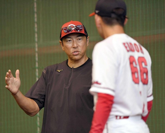 カープ遠藤、黒田博樹からツーシーム直伝！新井監督「バッチリ！曲がりも遅い」