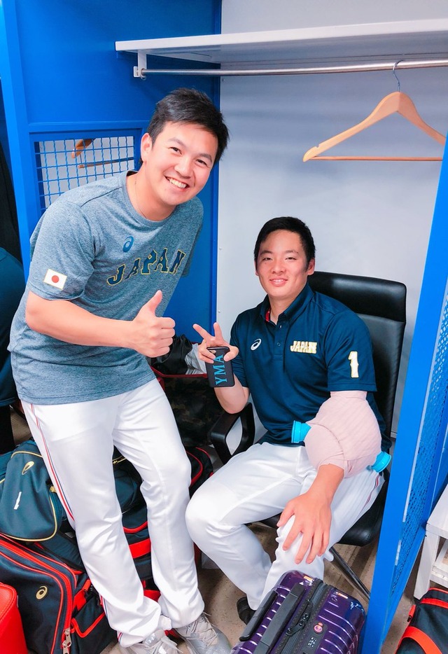 侍ジャパン菊池涼介山﨑康晃 (4)